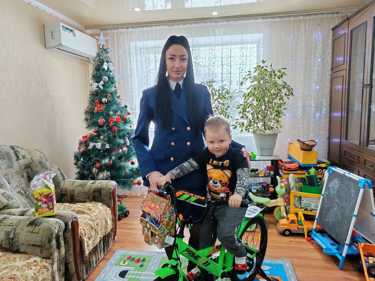 "Новый год – время дарить тепло и заботу детям!"