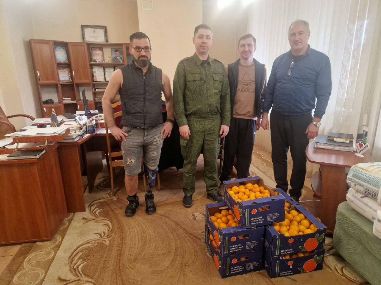 В преддверии Нового года офицеры местного следственного управления привезли гуманитарную помощь