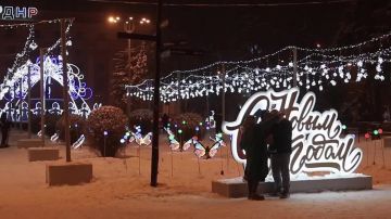 Андрей Чертков: Друзья, с наступающим Новым годом!