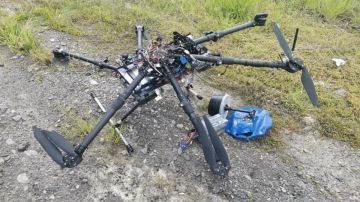 Военный ВС РФ поразил дрон «Баба-Яга» с помощью веревки
