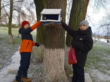 2 января обучающиеся 4 класса Ялтинской школы №2 приняли участие в доброй и важной экологической акции «Покормите птиц зимой!»