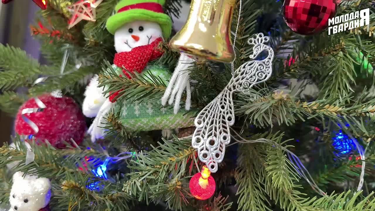 Яркий новогодний карнавал для людей серебряного возраста