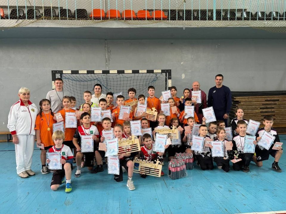 Евгений Ширшов: Сегодня в Харцызске состоялось традиционное открытое Первенство города по гандболу «Рождественские встречи»