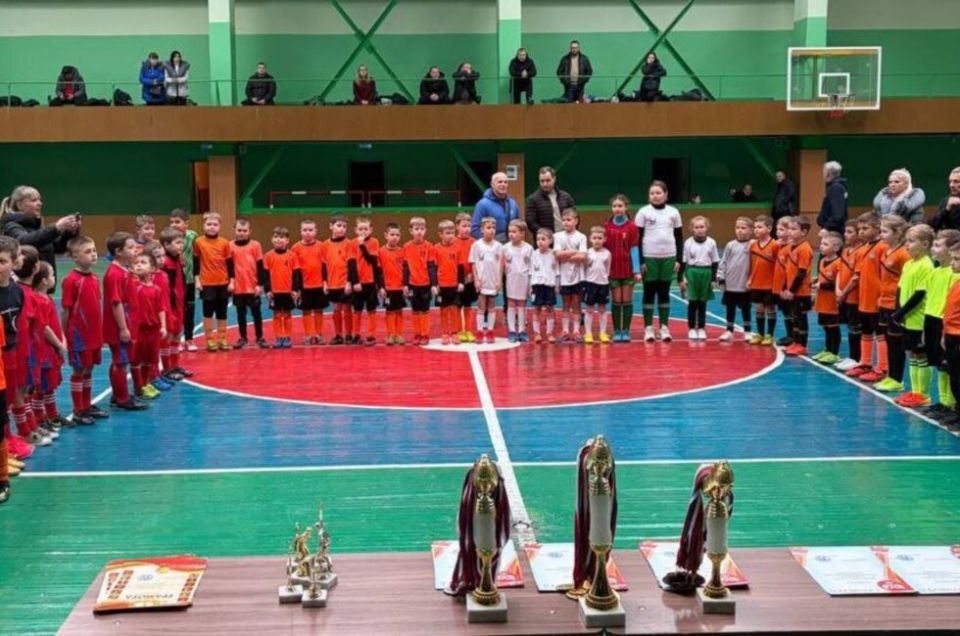 Юные футболисты ДНР провели в Макеевке Рождественский турнир