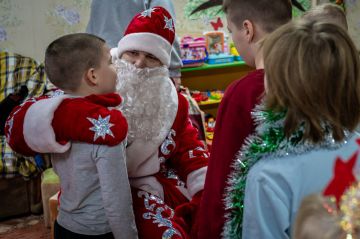 Спецназ Росгвардии в ДНР принял участие в акции «Дед Мороз специального назначения»