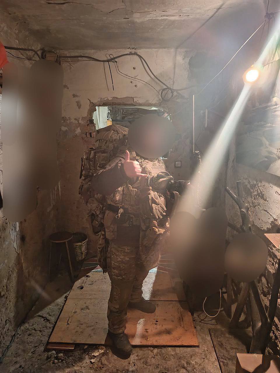 Наш товарищ медик на одном из участков фронта и да, рюкзак у него тот самый Mystery Ranch ROUS