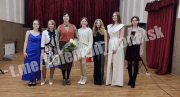 Сегодня в Донецком городском молодёжном центре состоялся праздничный концерт «Рождественские встречи» Театра современной песни «Гравитация»