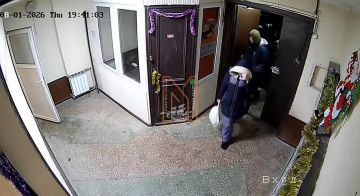 В Мариуполе подростки измазали лифт какашками