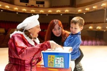 Два ребенка из ДНР побывали на сказке «Снежная королева» в рамках «Елки желаний»