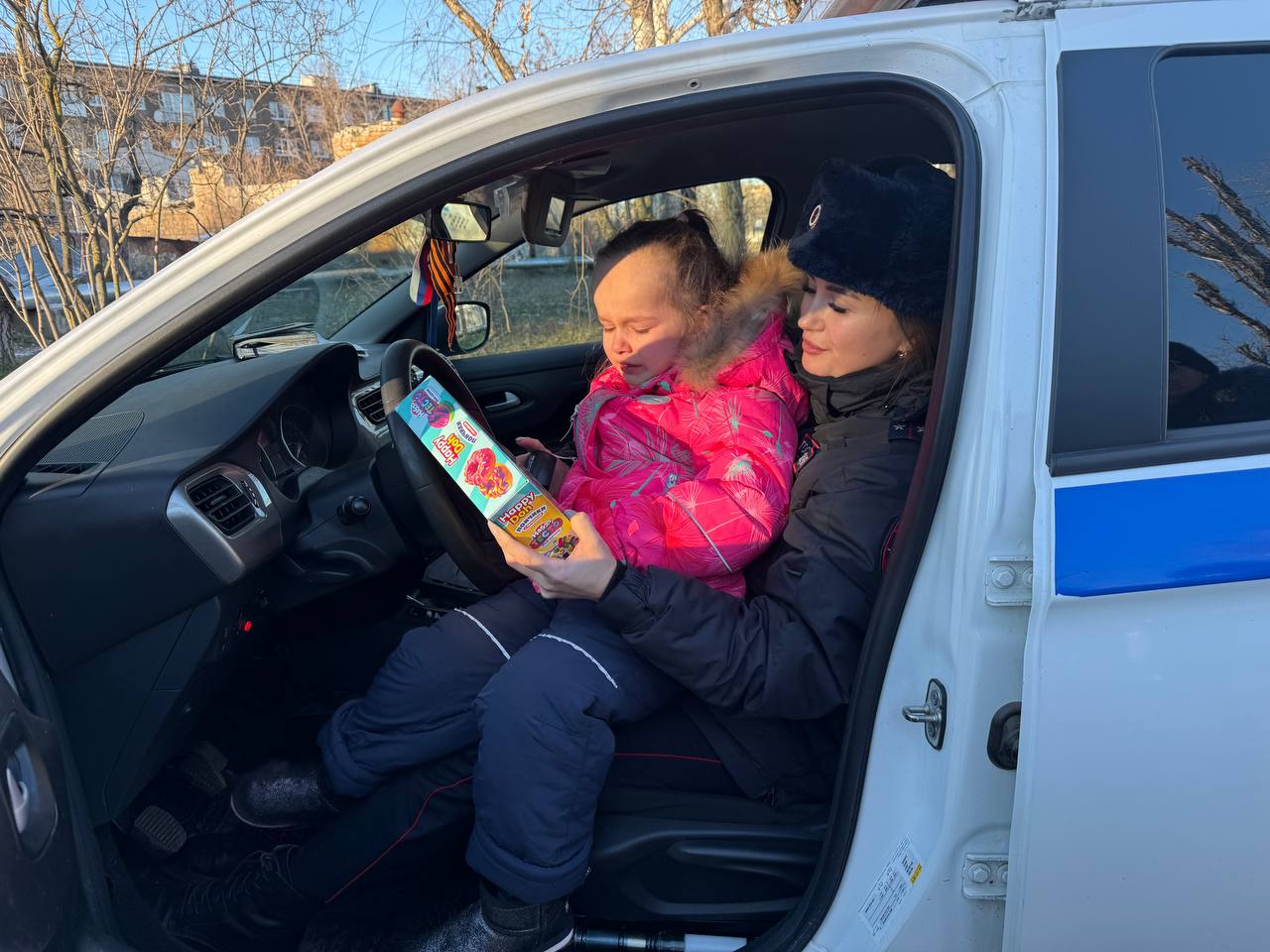 В Мариуполе полицейские навестили детей погибших коллег