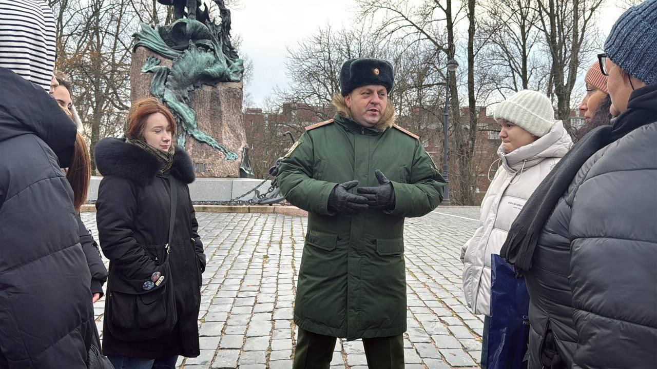 Александр Пеняев: Интересные встречи. Сотрудники отдела по делам молодёжи и спорта администрации Ясиноватского МО и юнармейцы из отрядов ГБОУ "Школа № 1 Ясиноватского МО", ГБОУ "Школа № 6 Ясиноватского МО" и ГБОУ "Школа № 7...