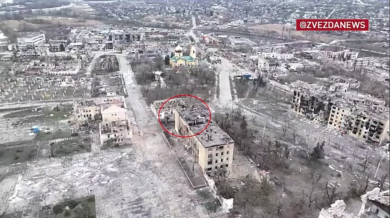 ВСУшники пытались организовать "перемогу" с установкой флага на здание администрации в Купянске, но тот был тут же уничтожен нашим дроном-перехватчиком