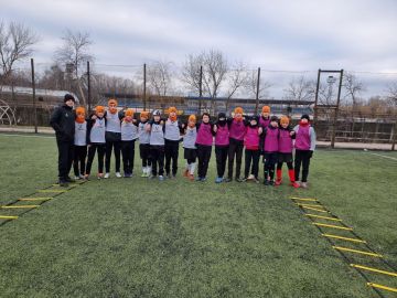 Эстафеты для футболистов. В Енакиево Тренерами-преподавателями Муниципального бюджетного учреждения дополнительного образования спортивная школа администрации городского округа Енакиево, проведено спортивное мероприятие...