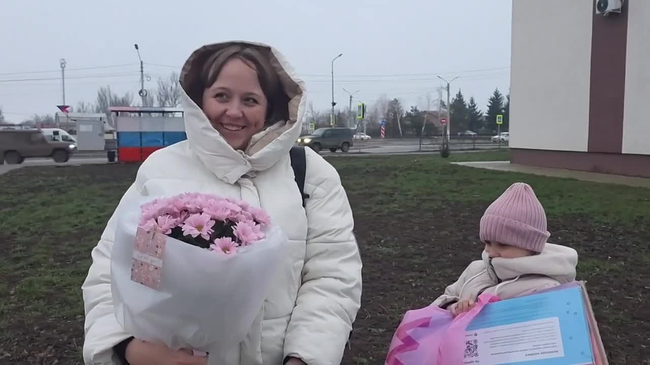 Артем Чуланов исполнил новогодние желания двух сестёр из ДНР