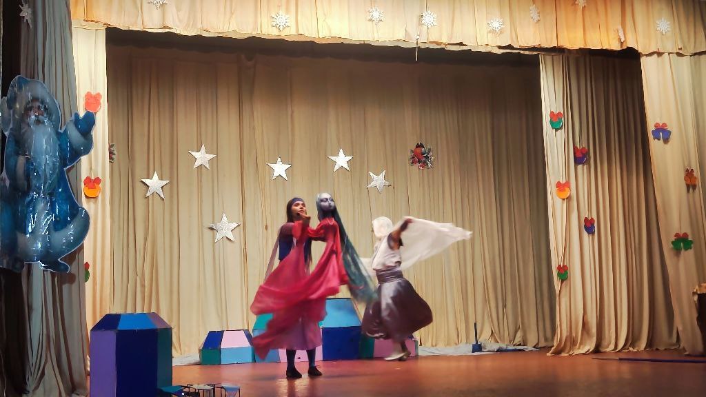 При поддержке РОСКОНЦЕРТа и Министерства культуры Российской Федерации в "Красноармейском сельском доме культуры" состоялся показ спектакля Бурятского республиканского театра кукол «Ульгэр»