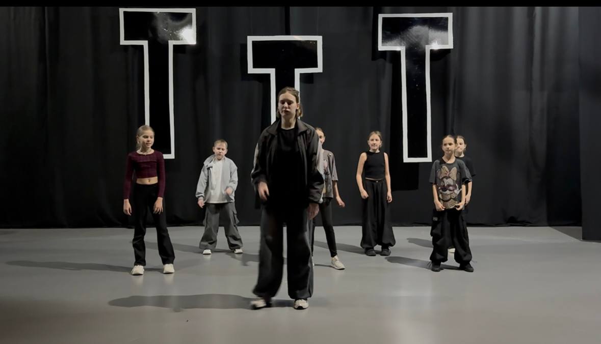 «ЗИМНИЙ ИНТЕНСИВ». 10 и 11 января 2026 года, воспитанники Торезского театра танца «3Т» МБУ «Дворец культуры имени Владимира Маяковского городского округа Торез» приняли участие в зимнем интенсиве, посвященном современным...