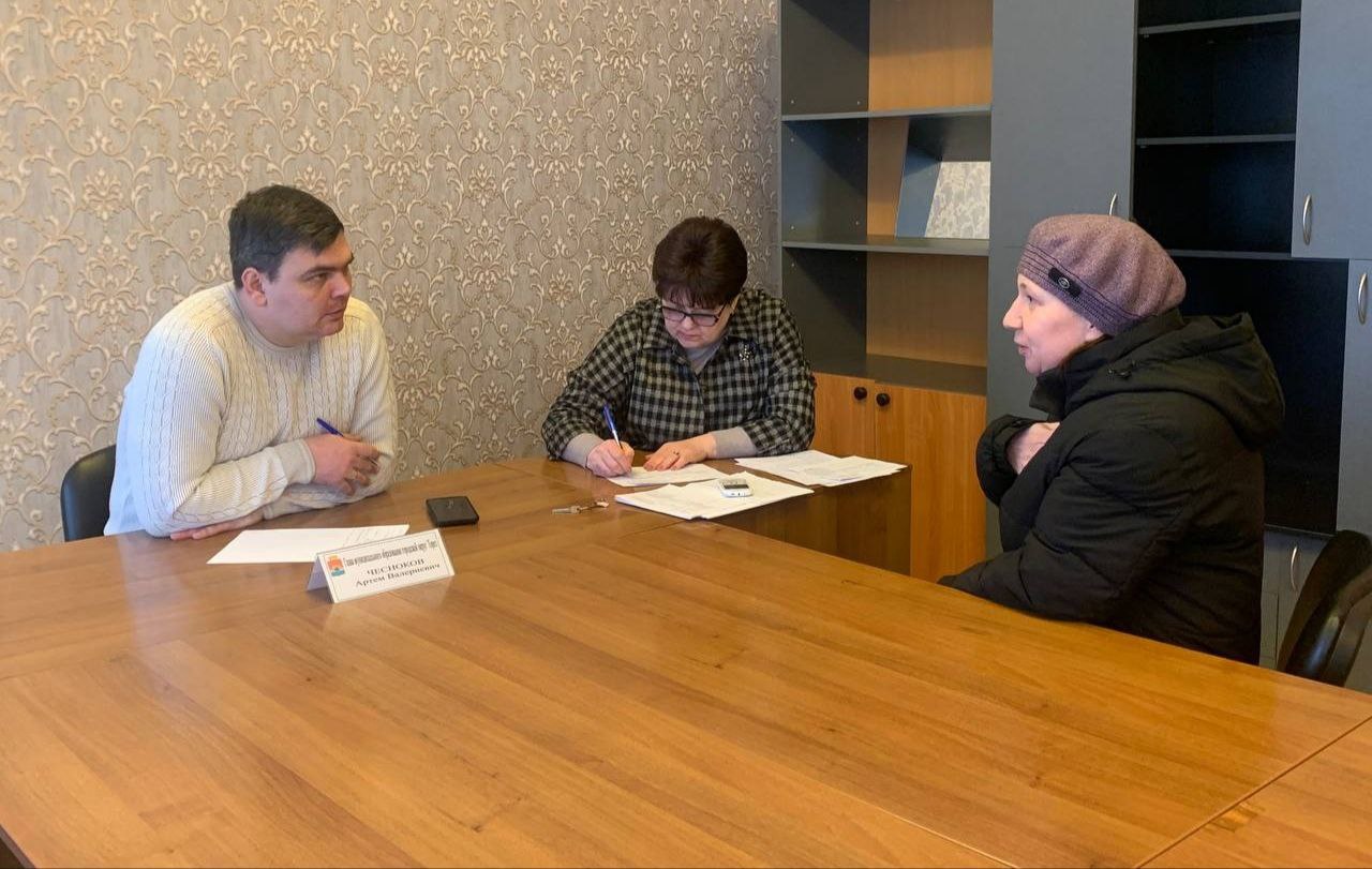 Сегодня, 12 января 2026 года, Глава муниципального образования городской округ Торез Артем Чесноков провел прием населения по личным вопросам