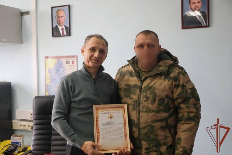 Военнослужащие Росгвардии поздравили ГУП ДНР «Республиканский медиахолдинг» с Днём российской печати