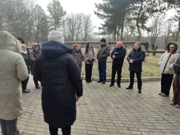 Сегодня, 13 января, по поручению Главы ДНР Дениса Пушилина, первый заместитель руководителя Управы Калининского внутригородского района Администрации городского округа Донецк Роман Емельянов совместно с депутатом Донецкого...