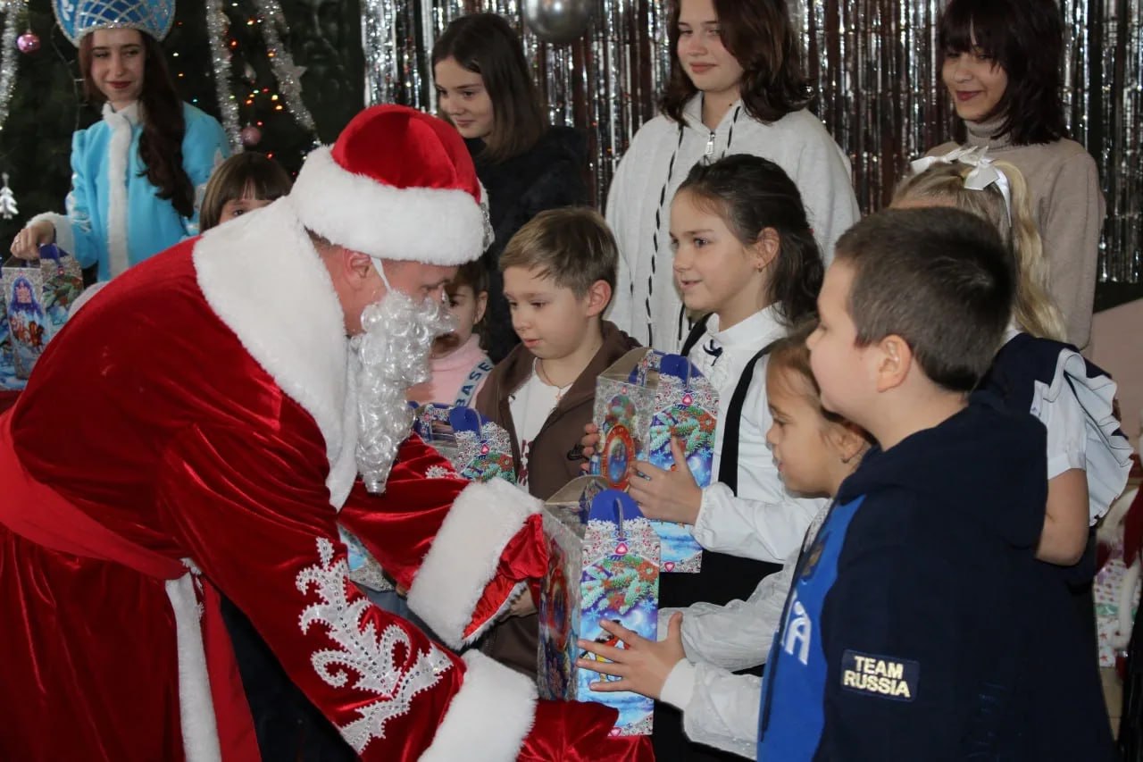 В ДНР порядка 200 тысяч детей приняли участие в мероприятиях, посвященных Новому году и Рождеству Христову