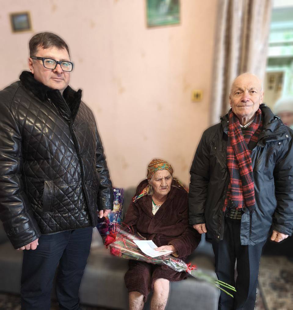 Василий Овчаров: Совместно с председателем Новоазовского совета ветеранов Евгением Владимировичем Пригоровским поздравили с 95-летием Татьяну Трофимовну Ермолаеву, жительницу поселка Седово