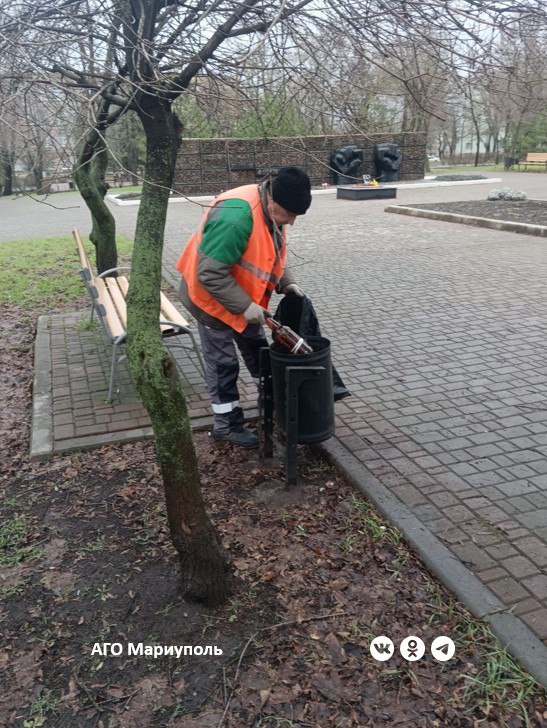В Мариуполе рабочие зеленого строительства благоустраивают зоны отдыха горожан
