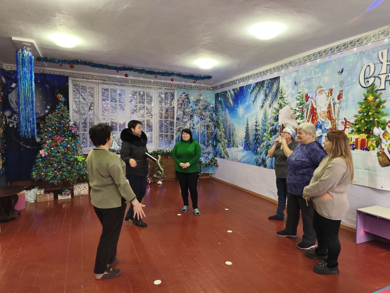 Сегодня заместитель Главы Администрации Тельмановского округа провела встречу с коллективом детского сада «Звездочка» в селе Мичурино