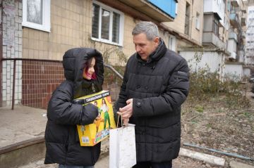 Михаил Желтяков: В преддверии Старого Нового года в рамках всероссийской акции «Ёлка желаний» исполнил мечту 10-летней Славяны из Донецка