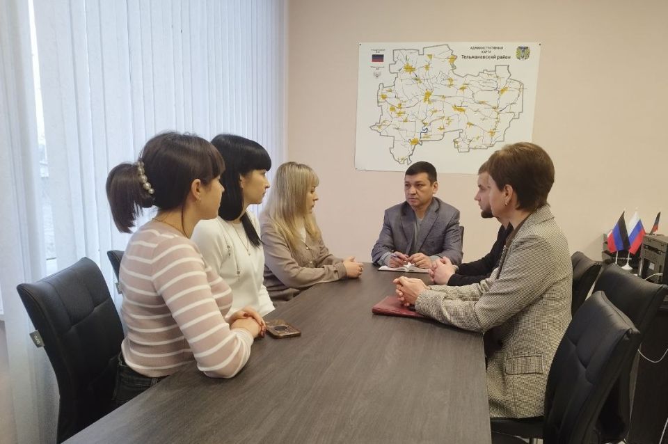 Заместитель Главы Администрации Тельмановского округа провел встречу с трудовым коллективом Тельмановского муниципального совета