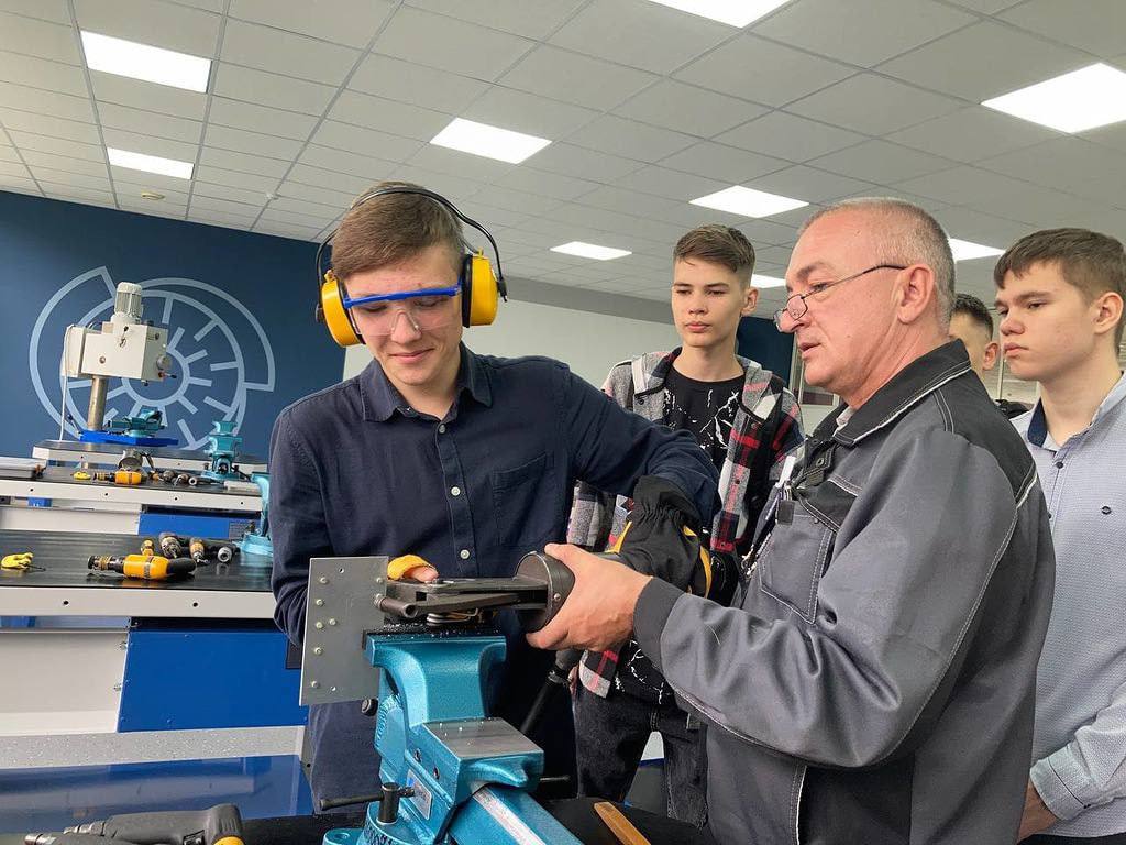 От педагогики до металлургии: 20 колледжей и 40 предприятий ДНР объединились в образовательные кластеры для подготовки кадров