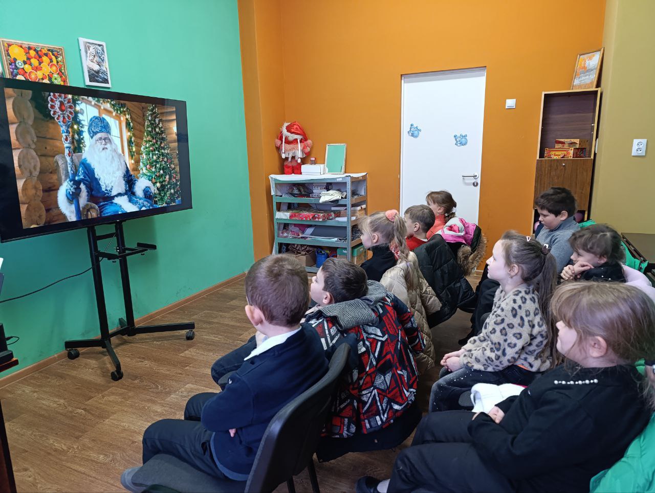 Просмотр сказки «Волшебный будильник Деда Мороза!»