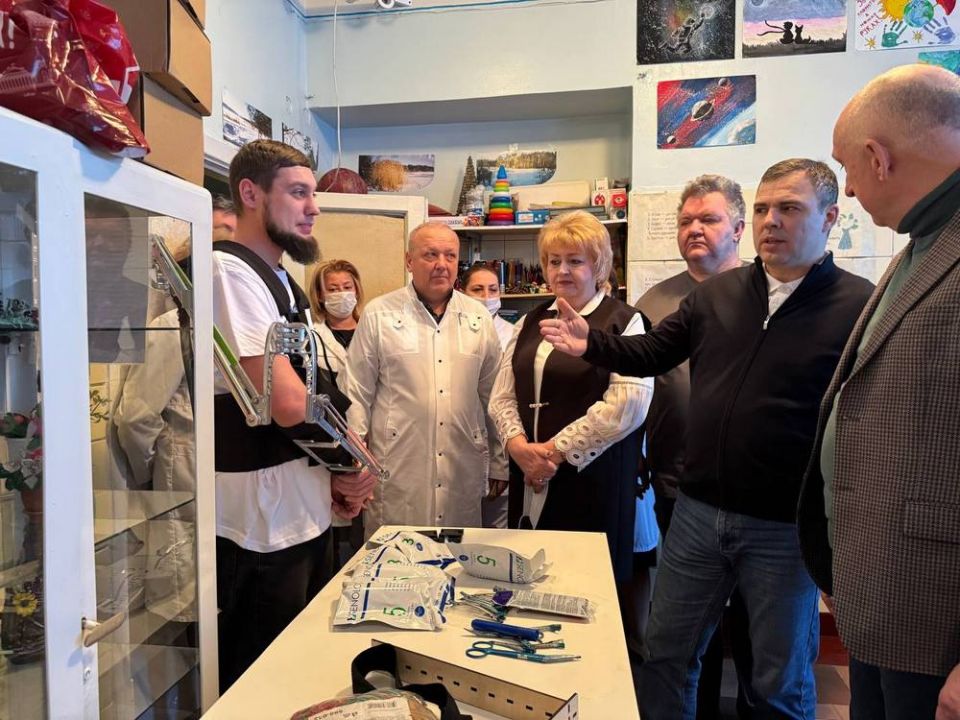 В Республиканском реабилитационном центре продолжается работа по внедрению передовой отечественной технологии — экзоскелетного ортезирования верхних конечностей