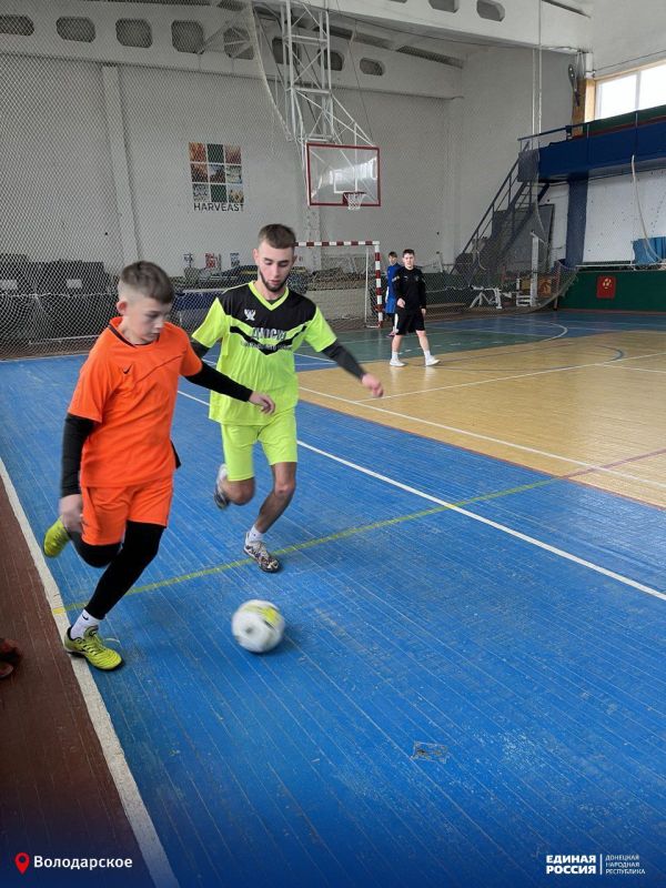 Каникулы – не для скуки!. По партийному проекту «Детский спорт» в спортивном зале Кременёвской школы Володарского округа прошёл товарищеский матч по мини-футболу среди воспитанников Володарской спортивной школы