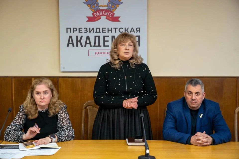 Татьяна Копылова: 13.01.2026 руководитель Управы Ворошиловского внутригородского района Администрации городского округа Донецк Копылова Татьяна и депутат Городского совета Либерман Эдуард встретились с трудовым коллективом...