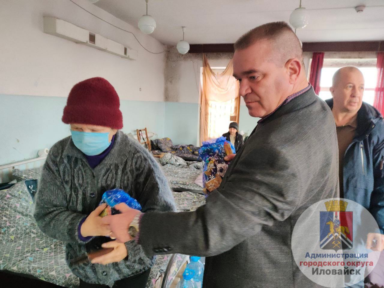 Денис Зубов: 14 января, в честь празднования Старого Нового года, администрация городского округа Иловайск Донецкой Народной Республики поздравила беженцев, временно размещенных в пункте временного пребывания Иловайска...