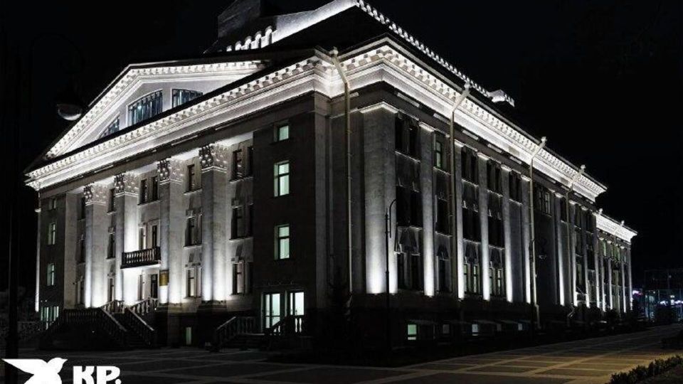 Восстановленный драмтеатр Мариуполя привлекает жителей вечерней программой