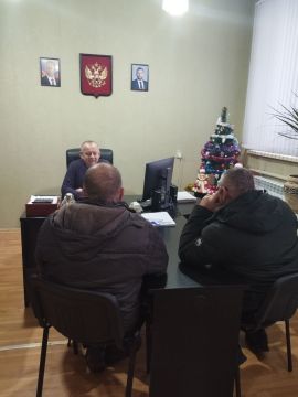 В Волновахе состоялась встреча с жителями, на которой обсуждались проблемы с электроснабжением, отоплением, водоснабжением и связью, а также рост тарифов на коммунальные услуги