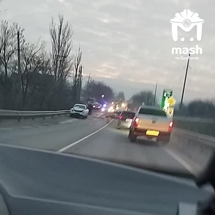 Движение на трассе в Харцызске встало из-за ДТП