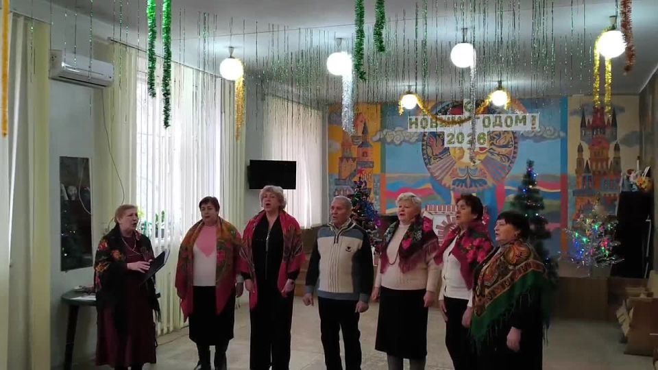 "Праздник удивительный - Старый Новый год, Может смысл его понять только наш народ."