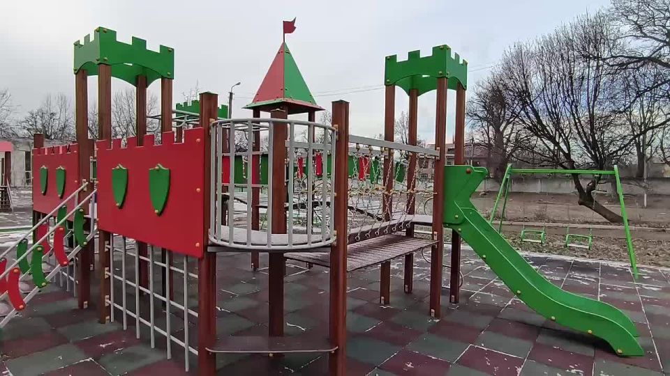 Сопредседатель ВАРМСУ Ирина Гусева воплотила мечты каждого ребенка социального центра Горловки, сняв 38 шаров с «Ёлки желаний»