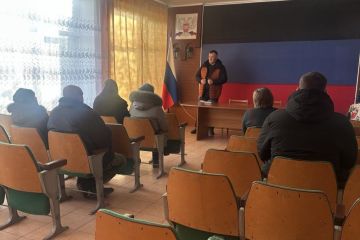 Первый заместитель главы администрации Амвросиевского муниципального округа Борис Бутко встретился с жителями с. Многополье