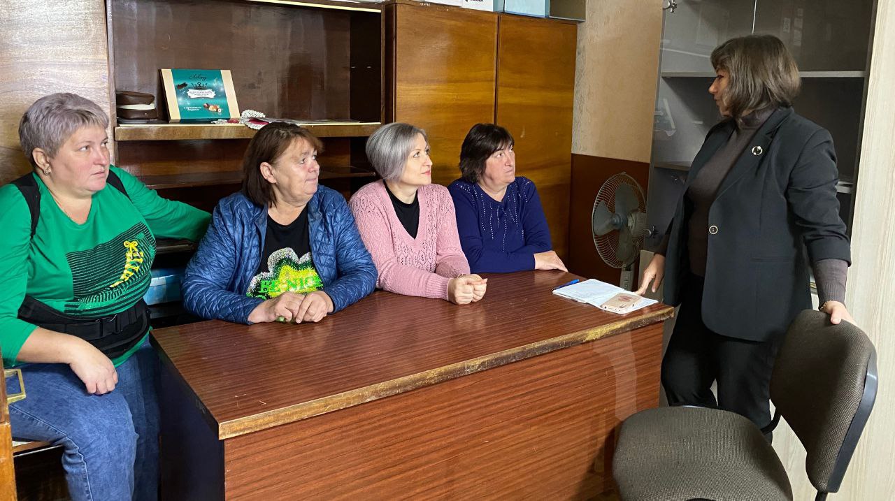 Сегодня депутат Тельмановского муниципального совета Наталья Зубач встретилась с сотрудниками отдела государственной статистики Тельмановского района