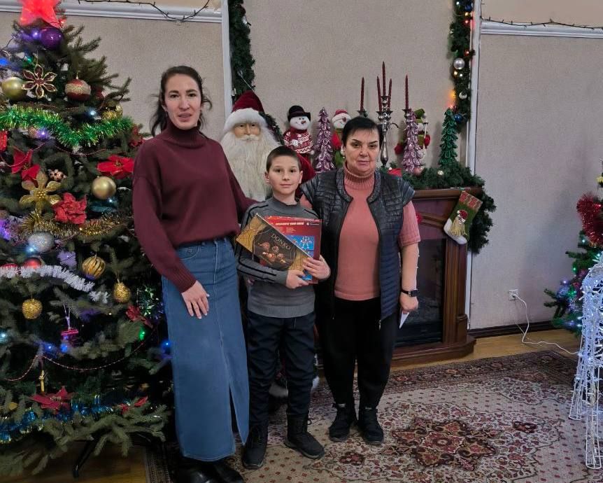 Акция «Ёлка желаний» продолжает исполнять новогодние мечты детей в Ясиноватой