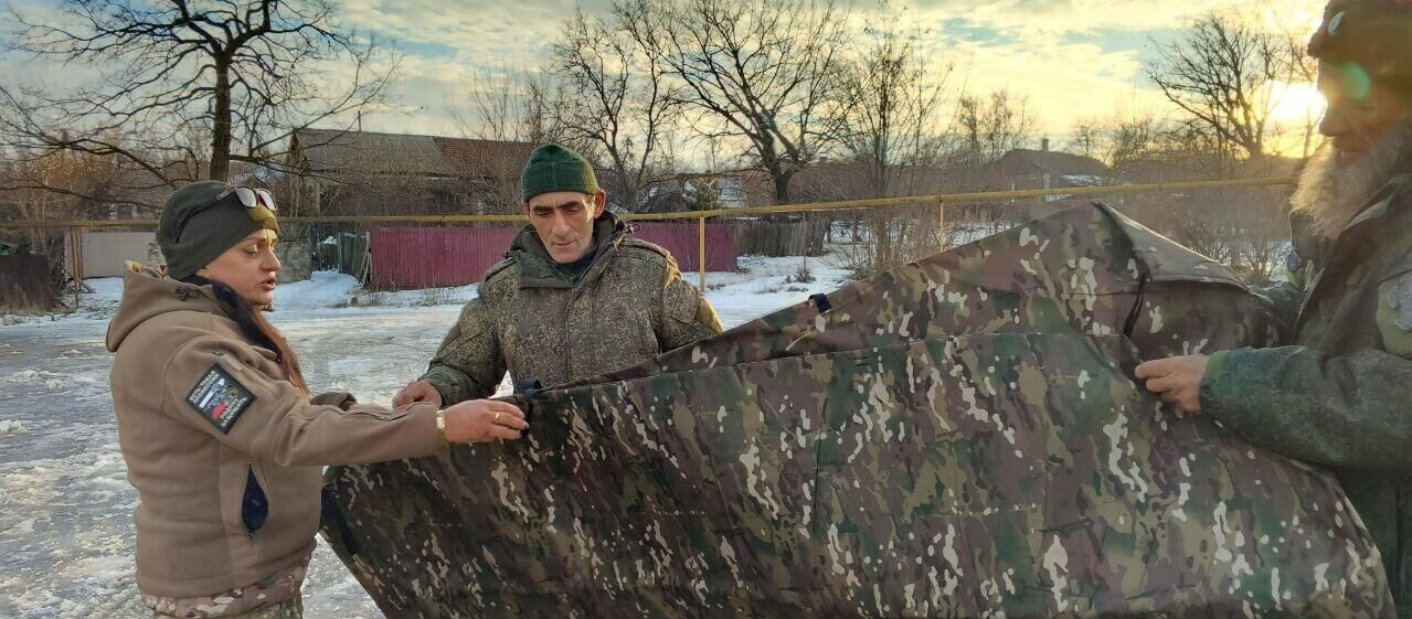 Новгородский депутат отвезла в зону СВО медикаменты и масксети