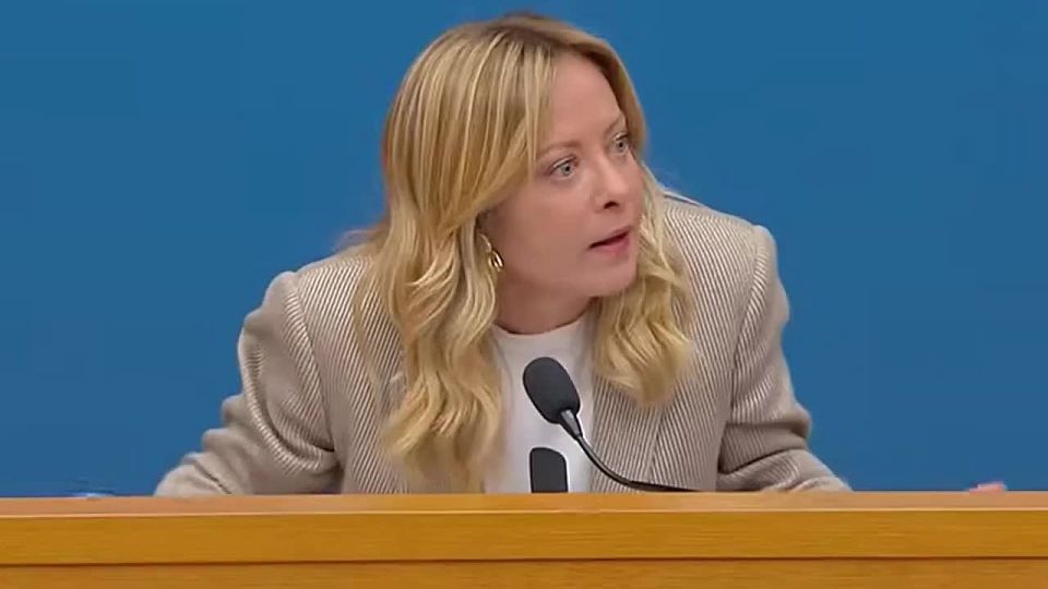 «Что нам делать? Атаковать McDonald's?» - задаётся вопросом премьер-министр Италии Джорджа Мелони, не зная, как страна должна реагировать на возможную аннексию Гренландии Соединёнными Штатами