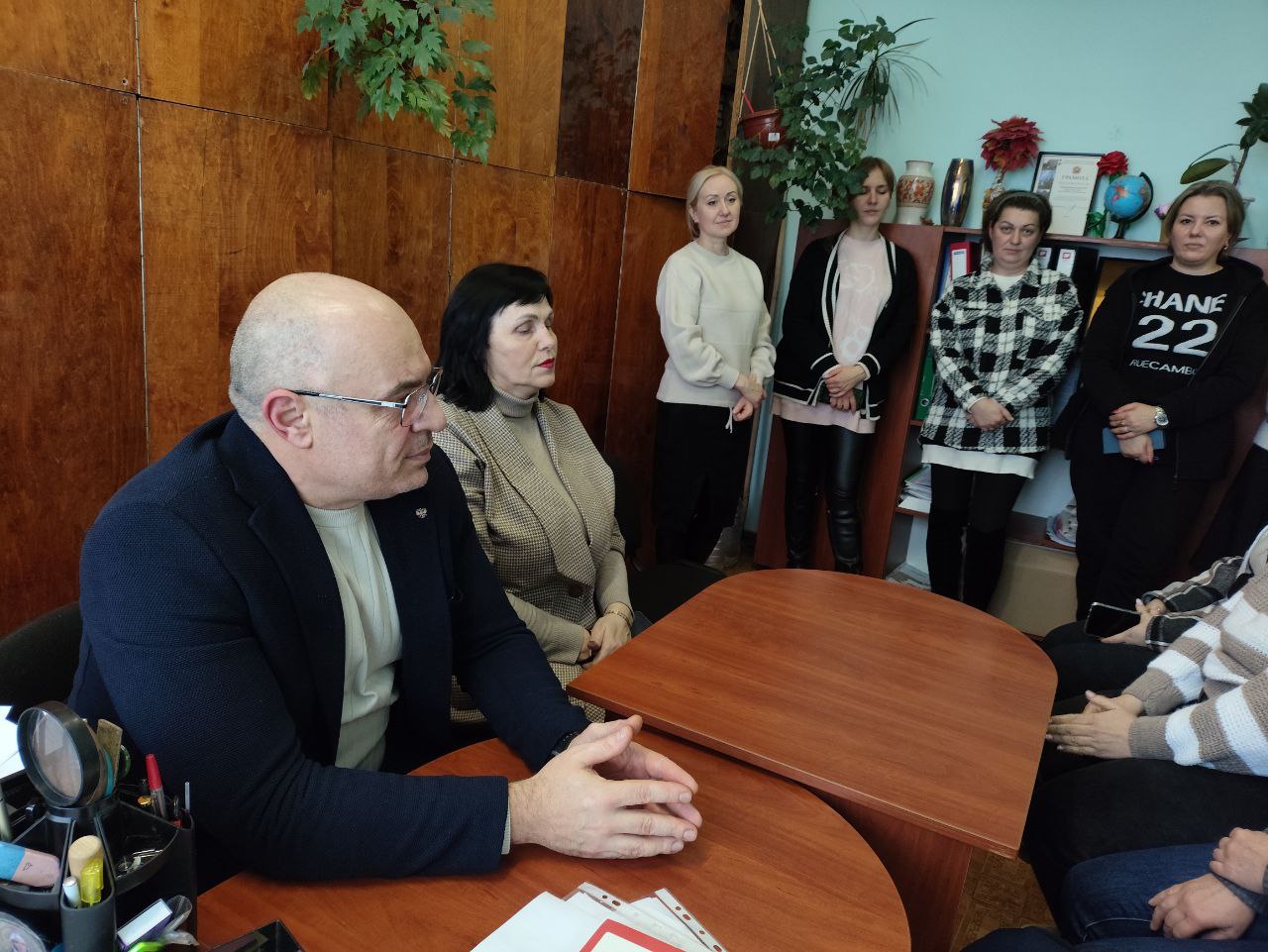 Сергей Желновач: Первый заместитель главы администрации городского округа Дебальцево Максим Вельма провел рабочую встречу с коллективом отдела образования администрации