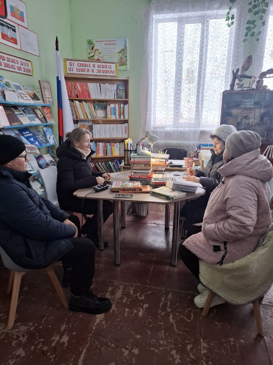 Сегодня начальник Коньковского территориального отдела Администрации Тельмановского округа провела встречу с жителями села Коньково, на которой были затронуты следующие темы: