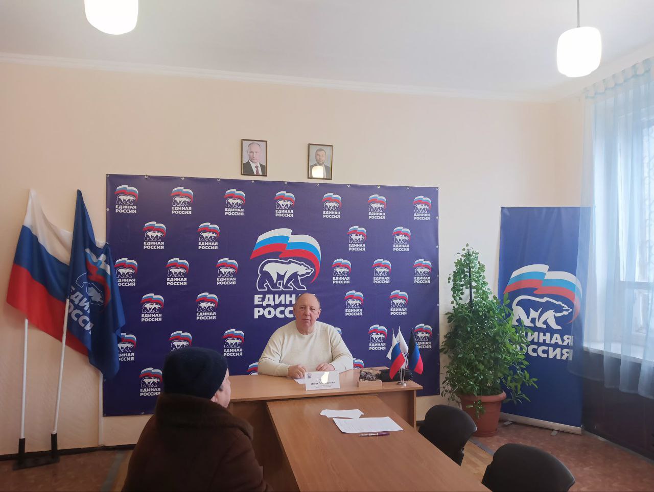 15 января 2026 года в общественной приемной Всероссийской политической партии «Единая Россия» города Дебальцево состоялся очередной личный прием граждан, который провел депутат Дебальцевского городского совета Игорь Губанов