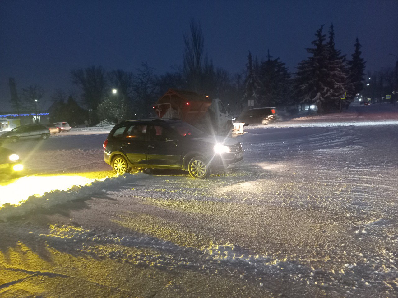 Василий Овчаров: В связи с изменениями погодных условий, в целях безопасности, убедительно просим вас соблюдать Правила дорожного движения и не переходить проезжую часть в неположенных местах