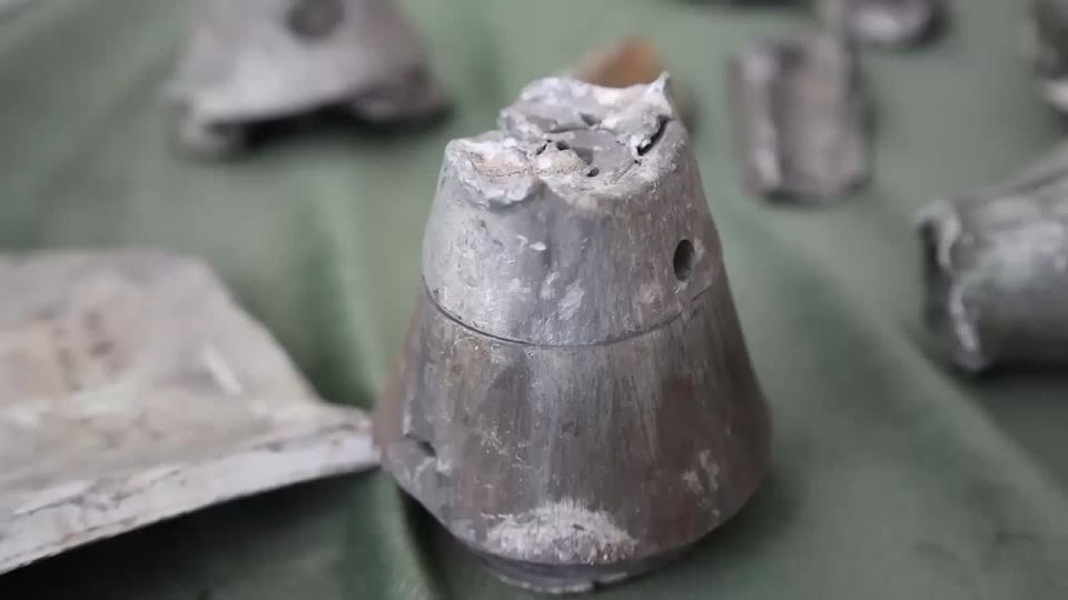 В одной из школ Донецка единороссы провели выставку «Война чужими руками»